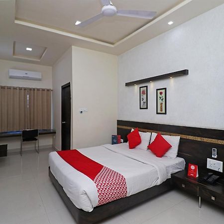 Oyo 29012 Gayatri Palace Otel Durg Dış mekan fotoğraf
