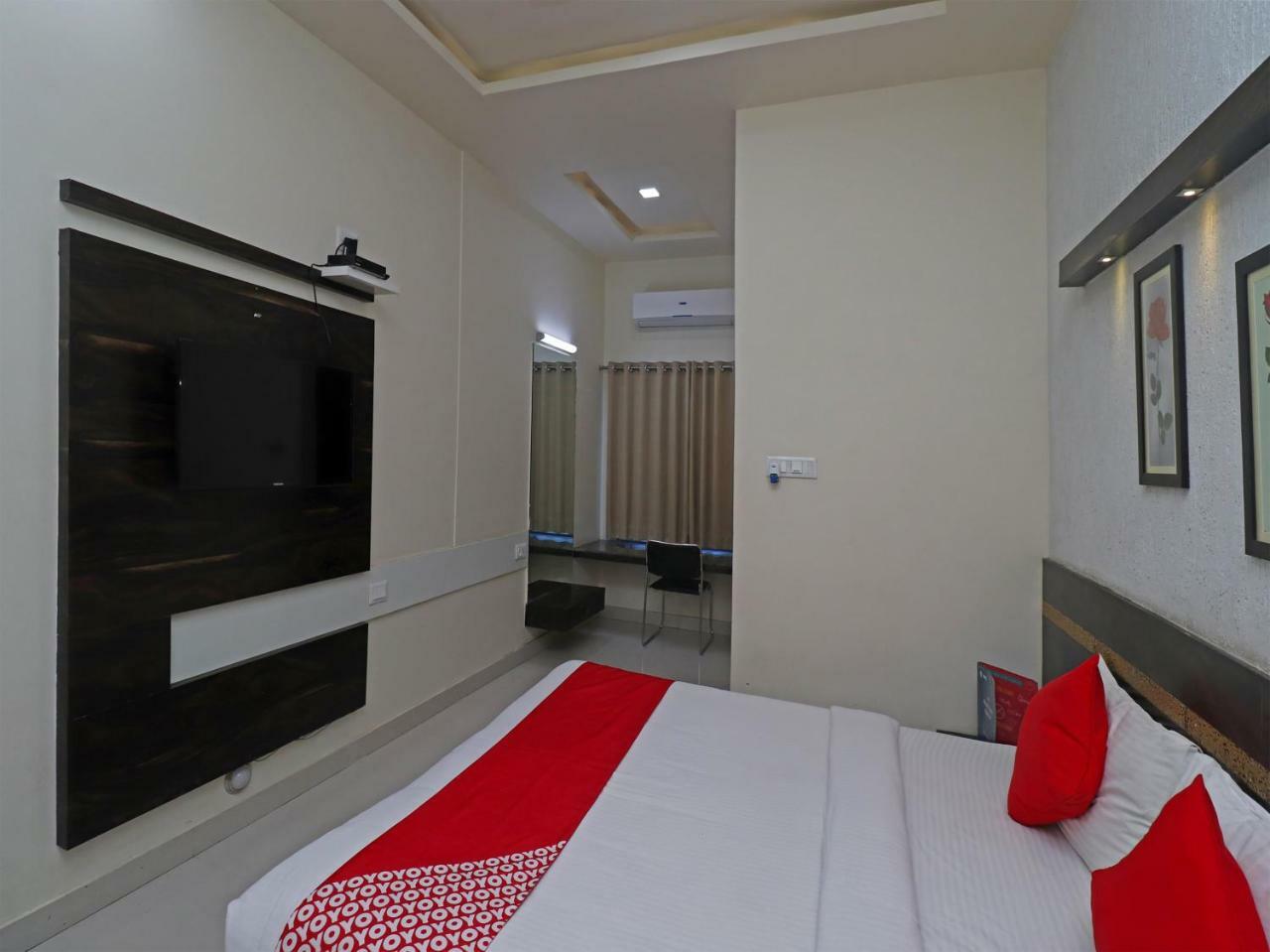 Oyo 29012 Gayatri Palace Otel Durg Dış mekan fotoğraf